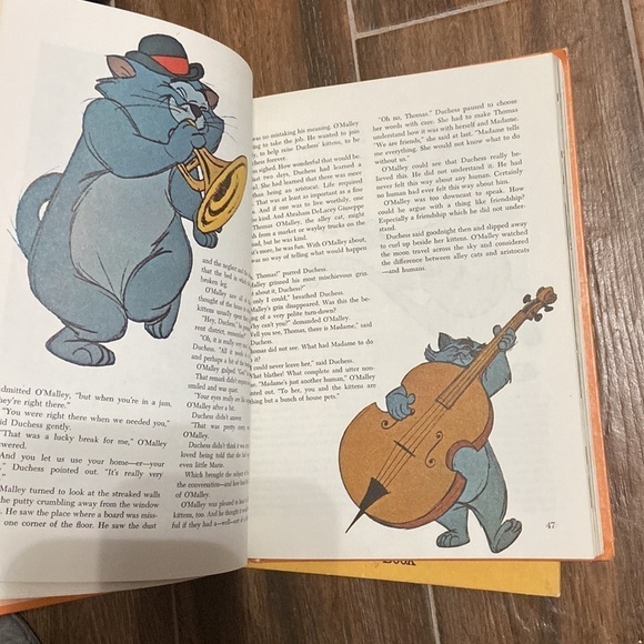 Lot of two vintage Disney hardback books Walt Disney great moments in fiction - Picture 8 of 10